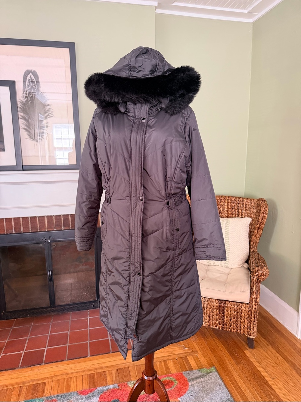 Gunmetal Gray Maxi Puffer Parka with detachable Black Faux Fur Hood - Size 3X